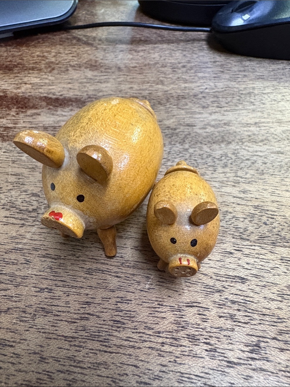 Handmade Wooden Pig Figurines - Set of 2, Honey Brown vintage mid century - Picture 2 of 7